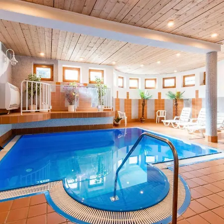 Group Holiday In With Pool Use *